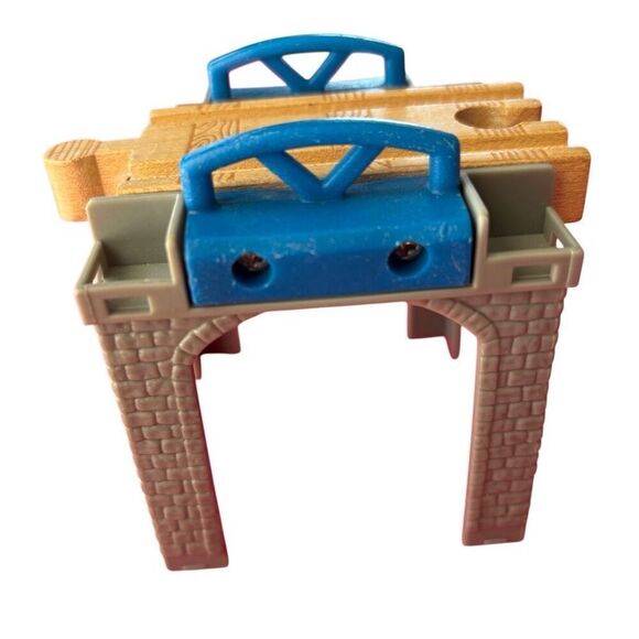 Thomas & Friends Wooden Train Stacking Riser - Picture 3 of 8